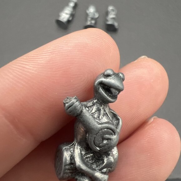 MONOPOLY The Muppets Collector's Edition 99% Complete 2010 Missing 1 House - Picture 8 of 16